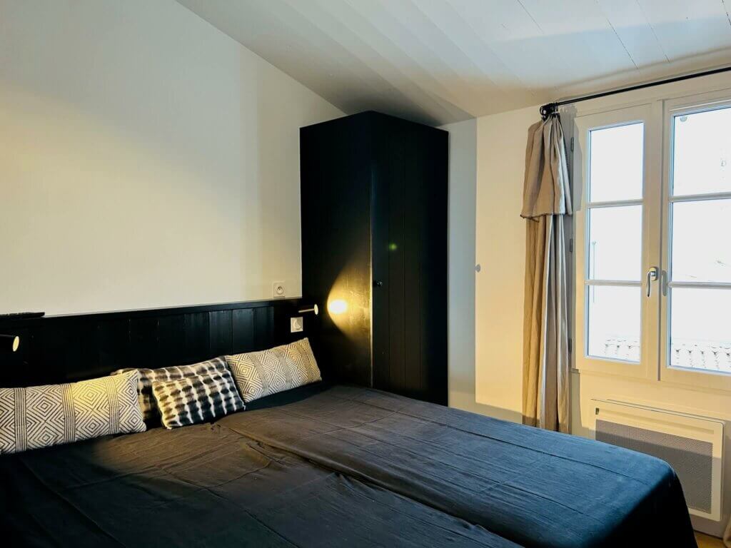 Chambre carbone location ile de ré au chai des vignes de pierres et vignes