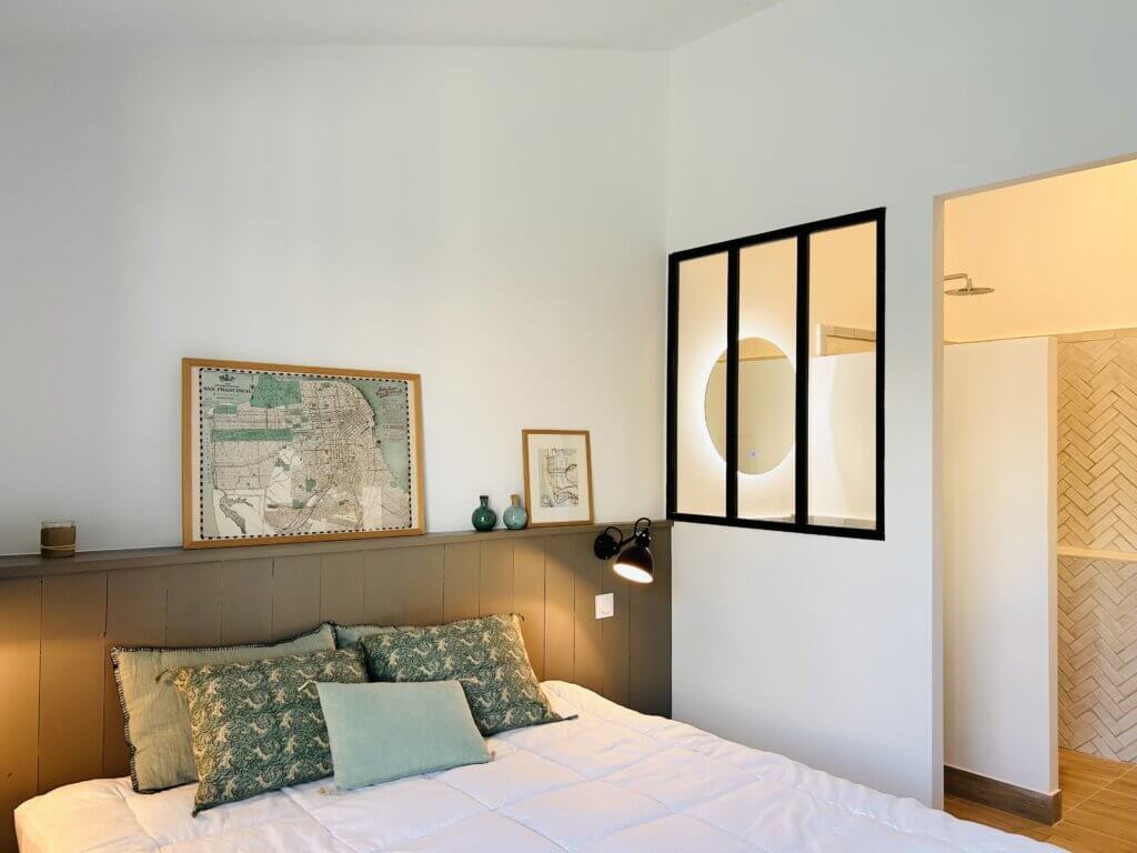 Chambre parentale du Chai des Vignes sur l'ile de ré