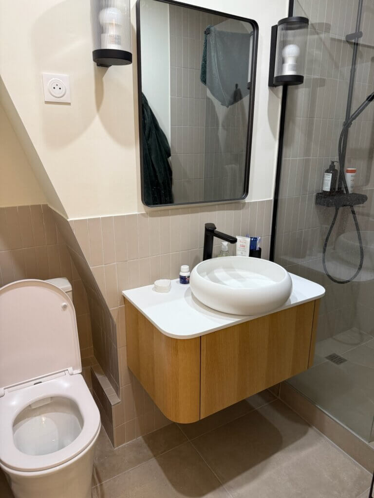 salle d'eau avec douche